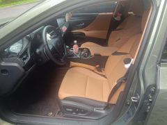 Lexus ES 300h Excellence Edition - ფოტო 14