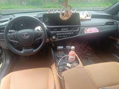 Lexus ES 300h Excellence Edition - ფოტო 16