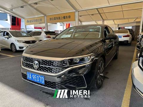 2022 Volkswagen Passat 330TSI Starry Sky Luxury Edition - автомобиль из Китая