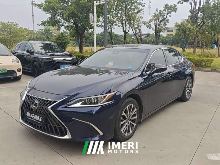 Lexus ES 260 Excellence Edition - car from China