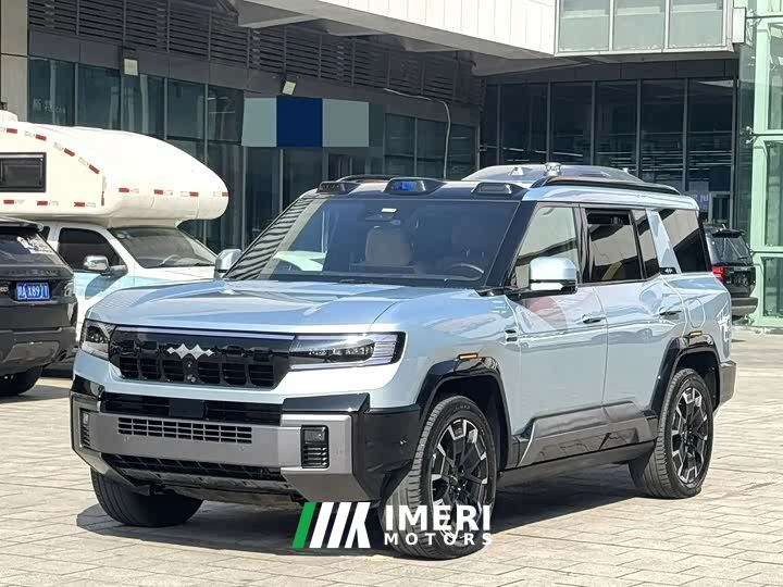 BYD Leopard 8 Zhiyong Flagship Drone Edition 7-Seater