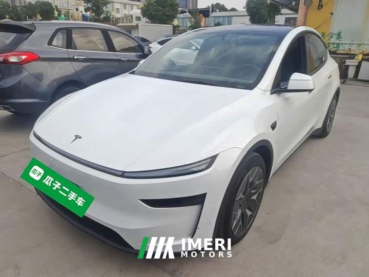 Tesla Model Y L Long Range All-Wheel Drive