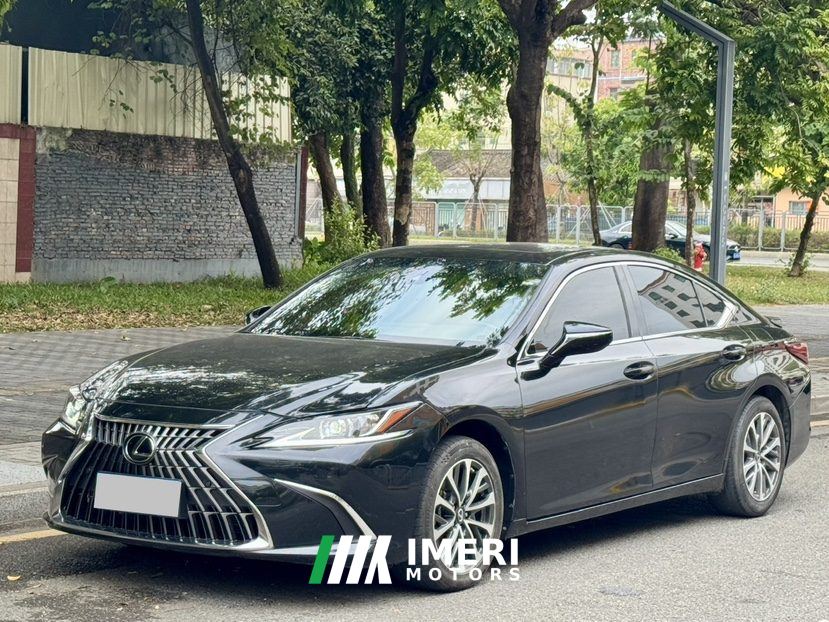 Lexus ES 300h Excellence Edition - ავტომობილი ჩინეთიდან