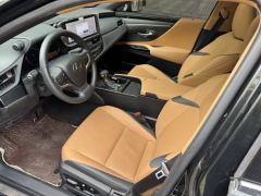 Lexus ES 300h Excellence Edition - ფოტო 5