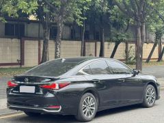 Lexus ES 300h Excellence Edition - ფოტო 7