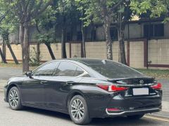 Lexus ES 300h Excellence Edition - ფოტო 9