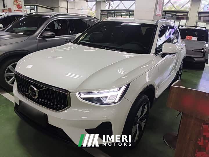 Volvo XC40 B3 Smart Remote Luxury Edition