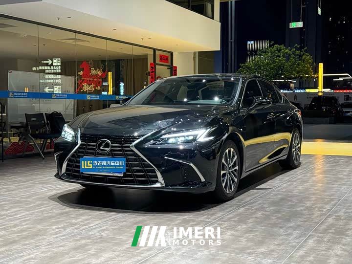 Lexus ES 300h Premium Edition - автомобиль из Китая