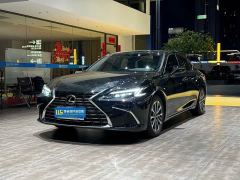 Lexus ES 300h Premium Edition - фото 1