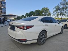 Lexus ES 200 Luxury - ფოტო 2