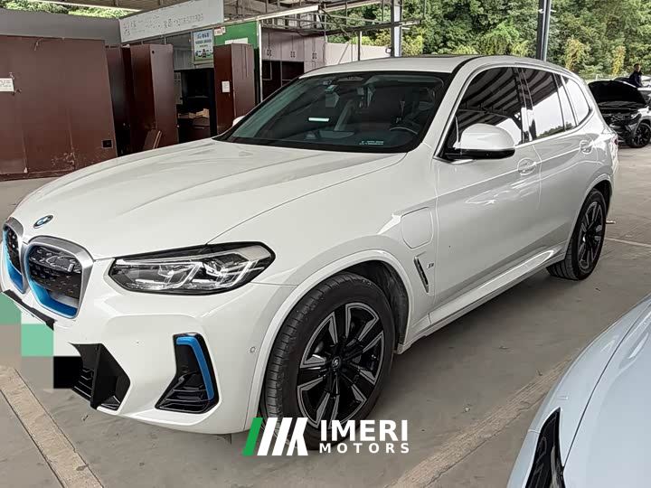 BMW iX3 Facelift Leadership Edition