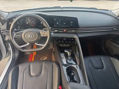 Hyundai Elantra 1.5L CVT Luxury - ფოტო 9