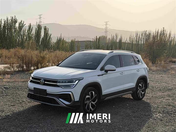 Volkswagen Touareg 300TSI Two-Wheel Drive Full Moon Edition