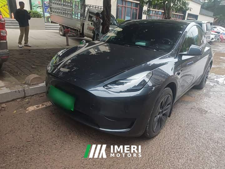 Tesla Model Y Rear-Wheel Drive