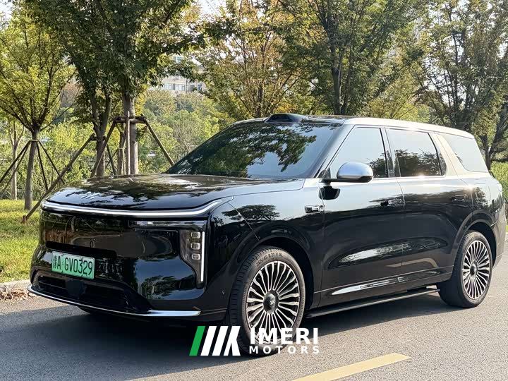 IM Motors Zhiji LS8 52 Max Luxury Six-Seater
