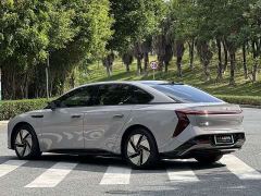 FAW Red Flag EH7 640 AWD Smart Select Edition - ფოტო 9