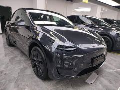 Tesla Model Y Rear-Wheel Drive - ფოტო 3