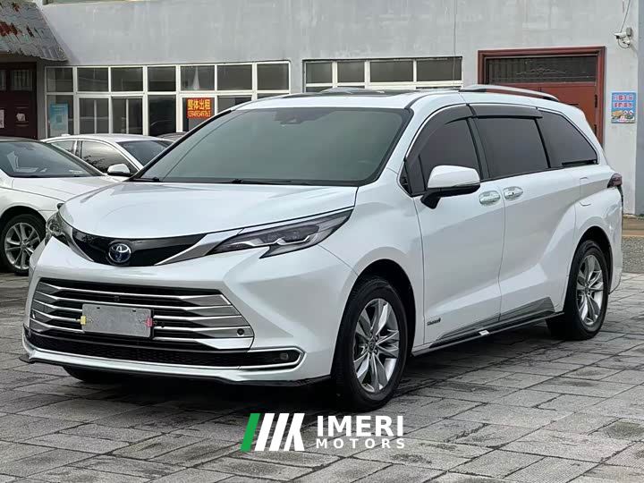 Toyota Sienna 2.5L Hybrid Platinum Edition - car from China