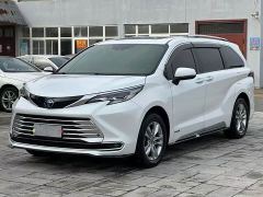 Toyota Sienna 2.5L Hybrid Platinum Edition - photo 1