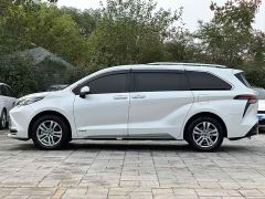 Toyota Sienna 2.5L Hybrid Platinum Edition - photo 10
