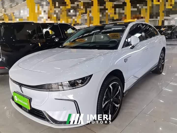Voyah Lantu Zhaoguang Four-Wheel Drive Long-Range Edition