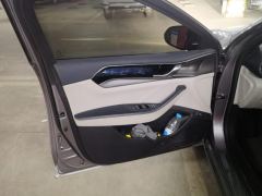 BYD Qin PLUS DM-i 120km Prestigious Edition - ფოტო 12
