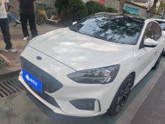 Ford Focus Hatchback EcoBoost 180 Automatic ST Line - ფოტო 1