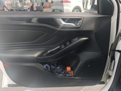 Ford Focus Hatchback EcoBoost 180 Automatic ST Line - ფოტო 12