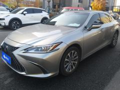 Lexus ES 260 Excellence Edition - ფოტო 1