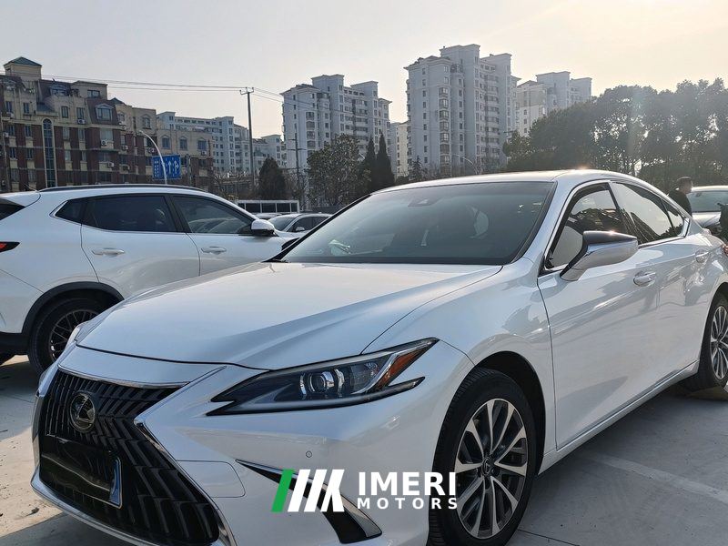 Lexus ES 260 Excellence Edition - ავტომობილი ჩინეთიდან
