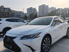 Lexus ES 260 Excellence Edition - ფოტო 1