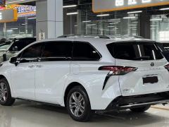 Toyota Sienna Dual-Engine 2.5L 4WD Luxury Edition - photo 3