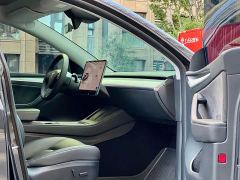 Tesla Model Y Rear-Wheel Drive - ფოტო 17