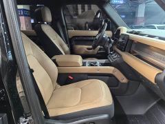 Land Rover Defender 110 3.0T P400 Dark Edition - фото 6