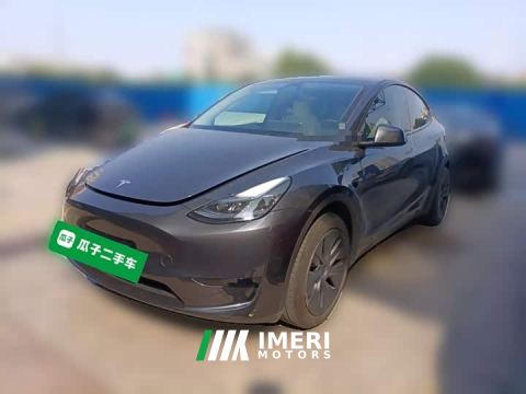 2024 Tesla Model Y Rear-Wheel Drive