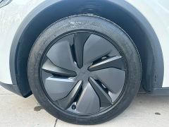 Tesla Model Y Rear-Wheel Drive - ფოტო 17
