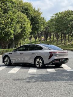 Hongqi EH7 640 4WD Smart Edition - фото 12