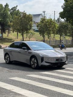 Hongqi EH7 640 4WD Smart Edition - фото 3