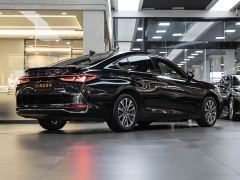 Lexus ES 300h Premium Edition - photo 3