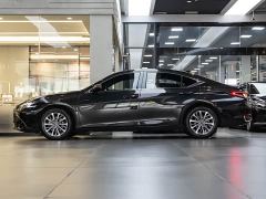 Lexus ES 300h Premium Edition - photo 4