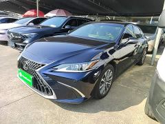 Lexus ES 300h Excellence Edition - ფოტო 1
