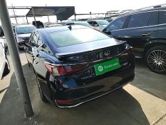 Lexus ES 300h Excellence Edition - ფოტო 4
