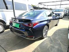 Lexus ES 300h Excellence Edition - ფოტო 6
