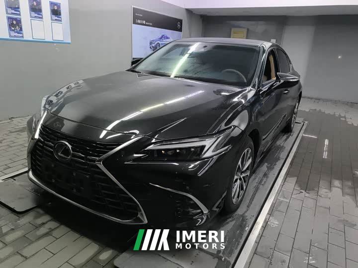 Lexus ES 300h Premium Edition - автомобиль из Китая