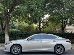 Lexus ES 200 Excellence Edition - ფოტო 3