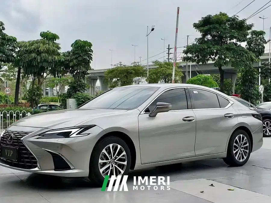 Lexus ES 300h Premium Edition - автомобиль из Китая