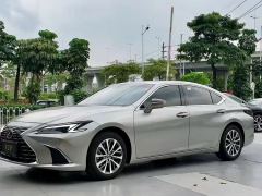 Lexus ES 300h Premium Edition - фото 1