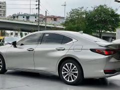 Lexus ES 300h Premium Edition - фото 7