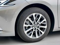 Lexus ES 300h Premium Edition - фото 8