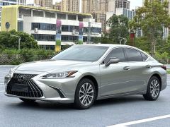 Lexus ES 200 Excellence Edition - photo 1